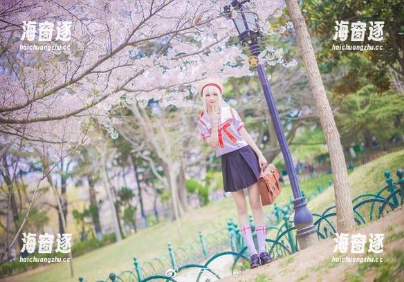 羽天shine的写真如路人女主般自在，翻开图集，竟发现世界如此迷人。