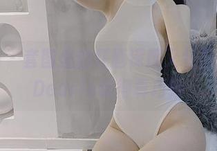 微密圈 – 套图里的红唇深邃又轻盈，脸红Dearie玩得真巧妙