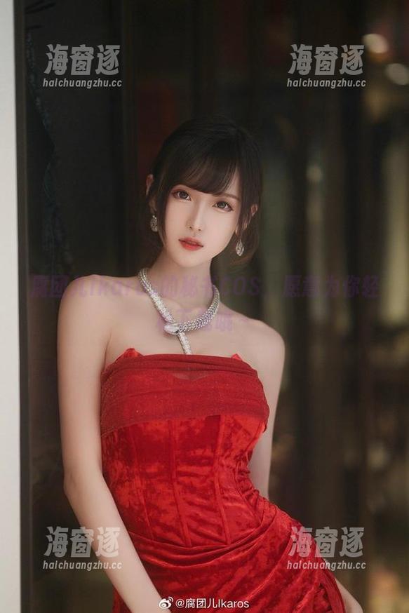 腐团儿Ikaros的秘书COS，愿意为你轻松下载哦～