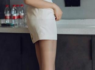 花漾show – 倒立中的可乐Vicky，她的瑜伽写真让人目不暇接。