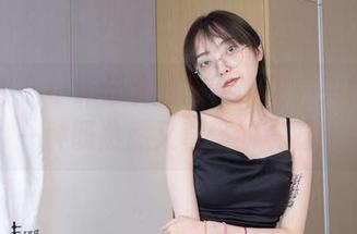 袜啵啵 – 小沫分享的图包，贝壳头板鞋，一种既熟悉又奇怪的震撼！