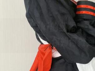 每次看到贝儿酱Miki的红裙，一组美图就差点让我忘了自己…你如何做到的呀？