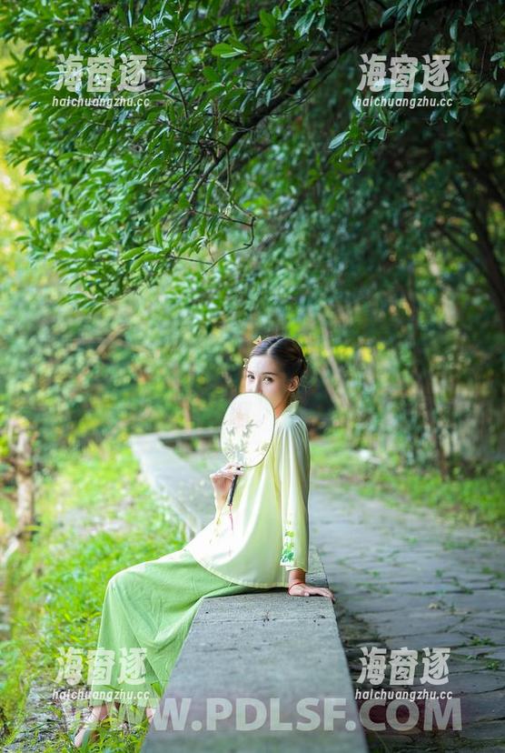 轰趴猫 - 曲曲的红裙写真，别说高清美图了，就算是细节也照得那么好，不服不行啊。