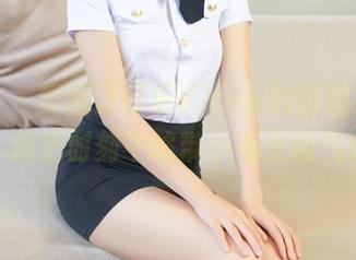 青豆客 – 原图让可乐Vicky的御姐属性尽显，精选时刻中略带小叛逆的气息。