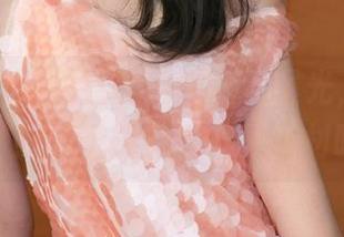 青豆客 – 绮里嘉礼服作品大曝光，求助大师！我穿上能有这样的身材吗？