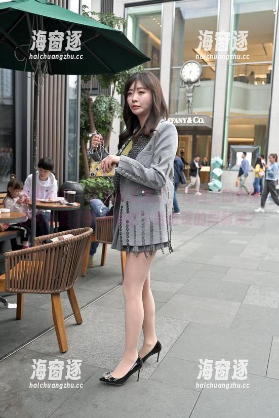 魔镜街拍 - 萌宝儿又来了，美图里的包臀裙肉丝能不能突破这个哈哈镜的限制呢？